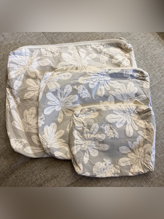ALOHA Collection Handbags - Aloha Collection - 3 pouches in Light Gray and White